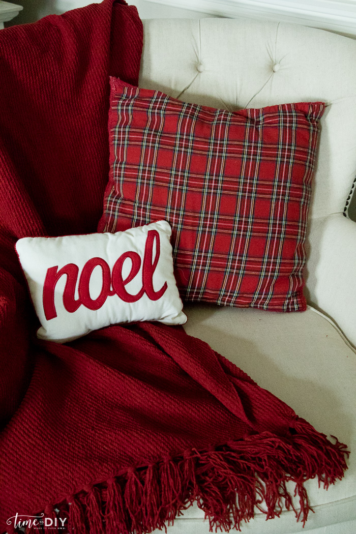 noel-christmas-pillow